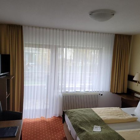 Kurparkhotel-Gemuend ภายนอก รูปภาพ